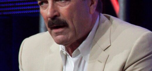 “Tom Selleck Urges CBS to ‘Come to Their Senses’ and Renew ‘Blue Bloods'”