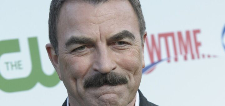 “Tom Selleck Urges CBS to Renew ‘Blue Bloods,’ Expressing Hope for Series Continuation”