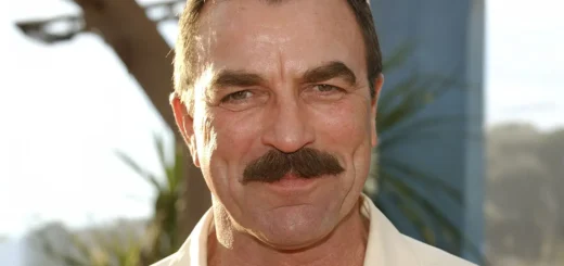 “Tom Selleck Reveals He’s Never Used Email or Text Messages”