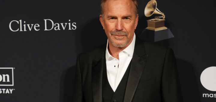 “Kevin Costner’s Inner Circle Urges Him to Pursue Romance with Sandra Bullock”