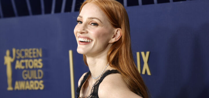 Jessica Chastain Responds to Criticism Over JetBlue  Credit Complaint