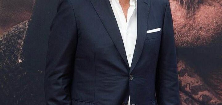 After Months of Interest, Kevin Costner Finally Makes a Move on Demi Moore