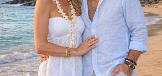 SURPRISE: Kevin Costner’s Wife, Christine Baumgartner, Is Setting the Internet on Fire With Stunning Beach Photos — Fans Can’t Stop Talking About Her Effortless Look 🔥🌊