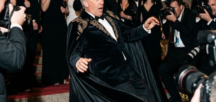 🚨 BREAKING NEWS: Panic at Met Gala as Kevin Costner falls on red carpet, shocking the world live!